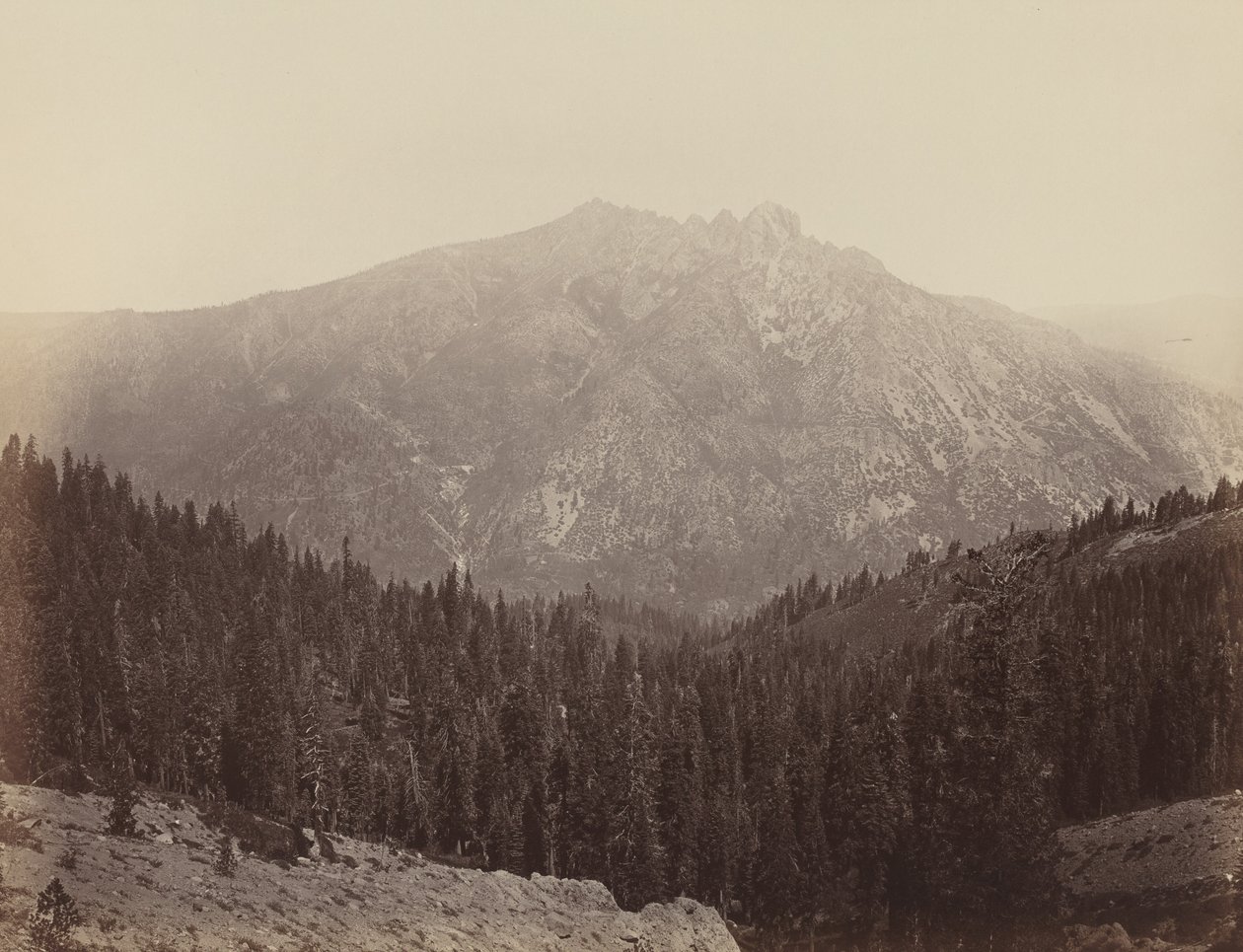 Downeville Butte autorstwa Carleton E. Watkins