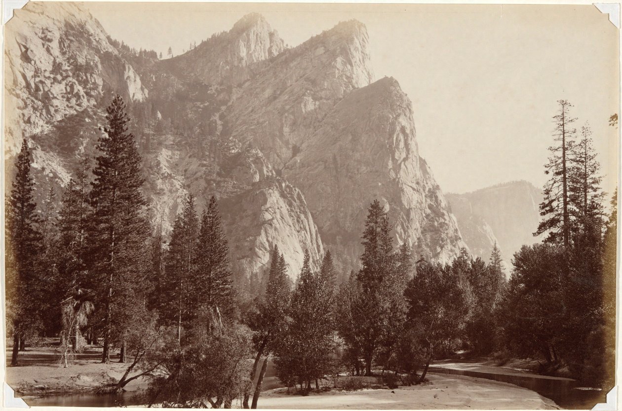 Trzej Bracia, 4480 stóp, Dolina Yosemite autorstwa Carleton E. Watkins