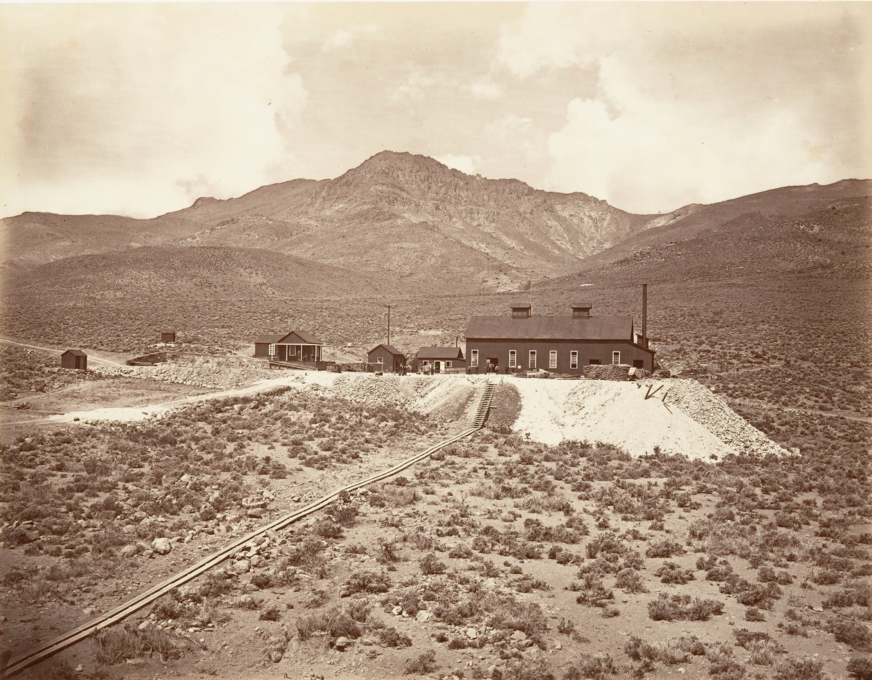 Budynki Tunelu Sutro, 1875, wydrukowany ok. 1876. autorstwa Carleton Emmons Watkins