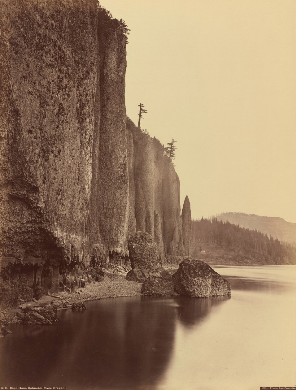 Przylądek Horn, rzeka Columbia, Oregon, 1867 r. (zdjęcie) autorstwa Carleton Emmons Watkins