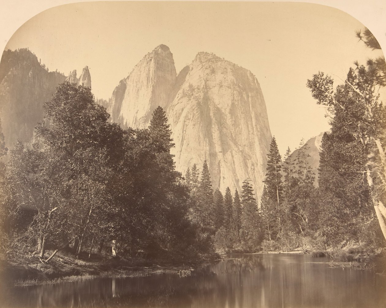 Cathedral Rock, widok na rzekę, 1861. autorstwa Carleton Emmons Watkins
