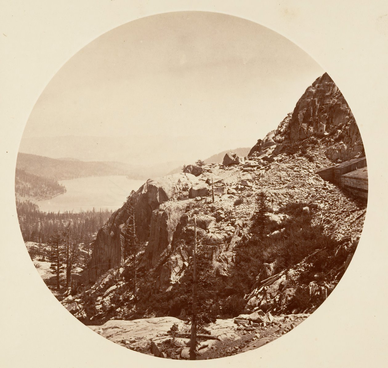 Jezioro Donnera. C. P. R. R, ok. godz. 1878. autorstwa Carleton Emmons Watkins
