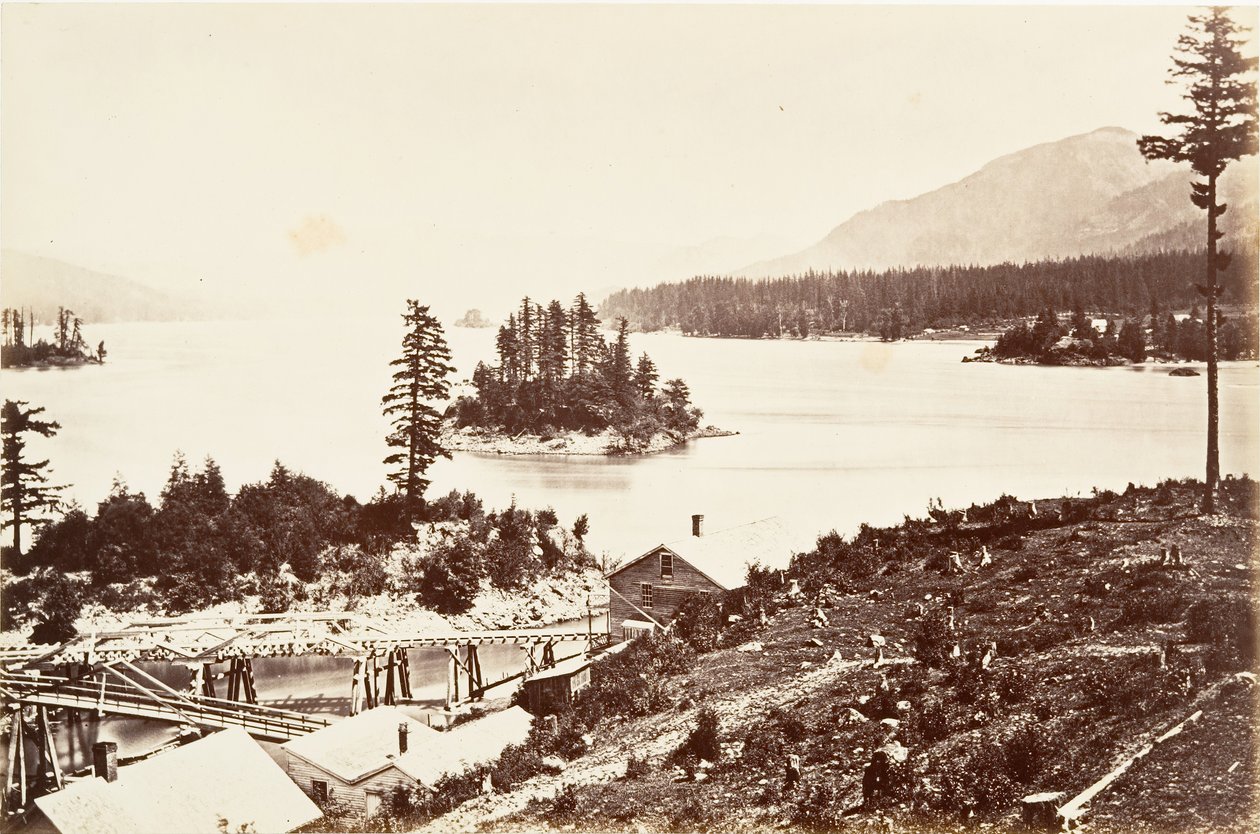 Wyspy w Górnych Kaskadach, Oregon, 1867, wydrukowano ca. 1876. autorstwa Carleton Emmons Watkins