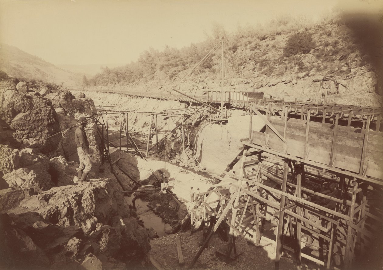 Wkładanie do windy, Golden Feather, Oroville, 1891 (zdjęcie) autorstwa Carleton Emmons Watkins