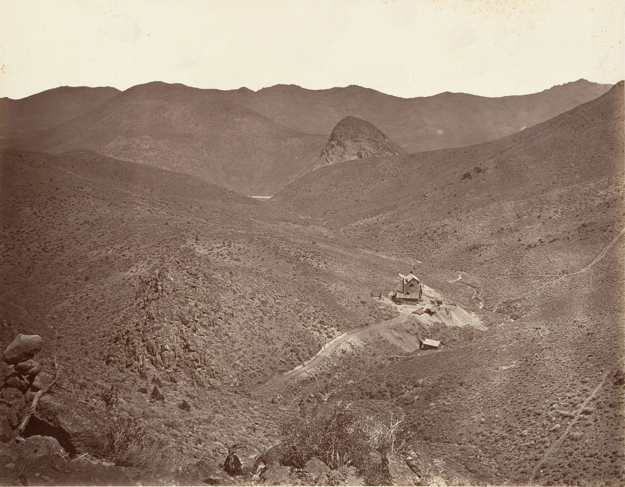 Szyb tunelu Sutro nr 2, 1875, wydrukowany ca. 1876. autorstwa Carleton Emmons Watkins