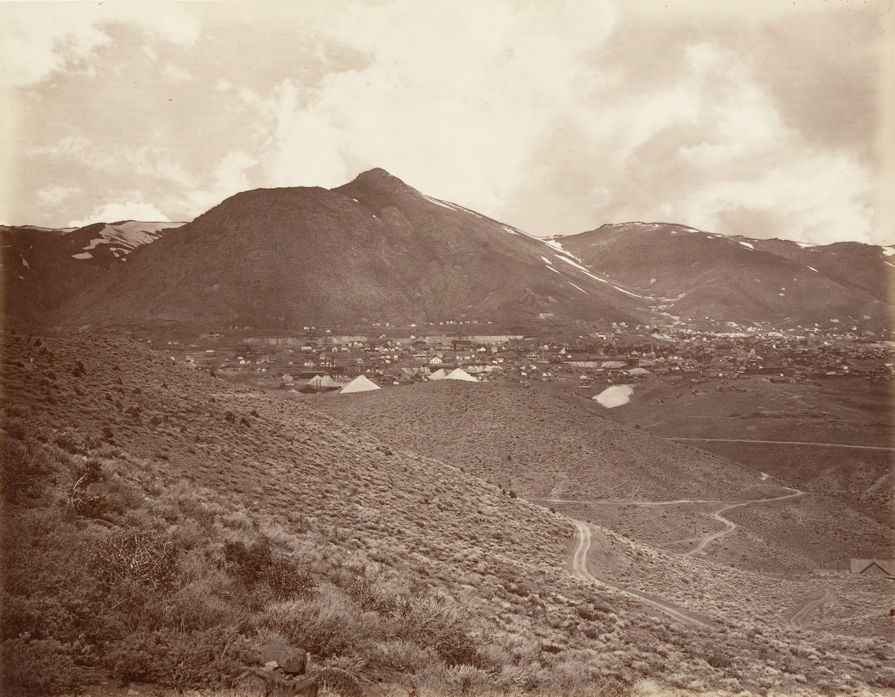 Virginia City, 1875, wydrukowany ok. 1876. autorstwa Carleton Emmons Watkins