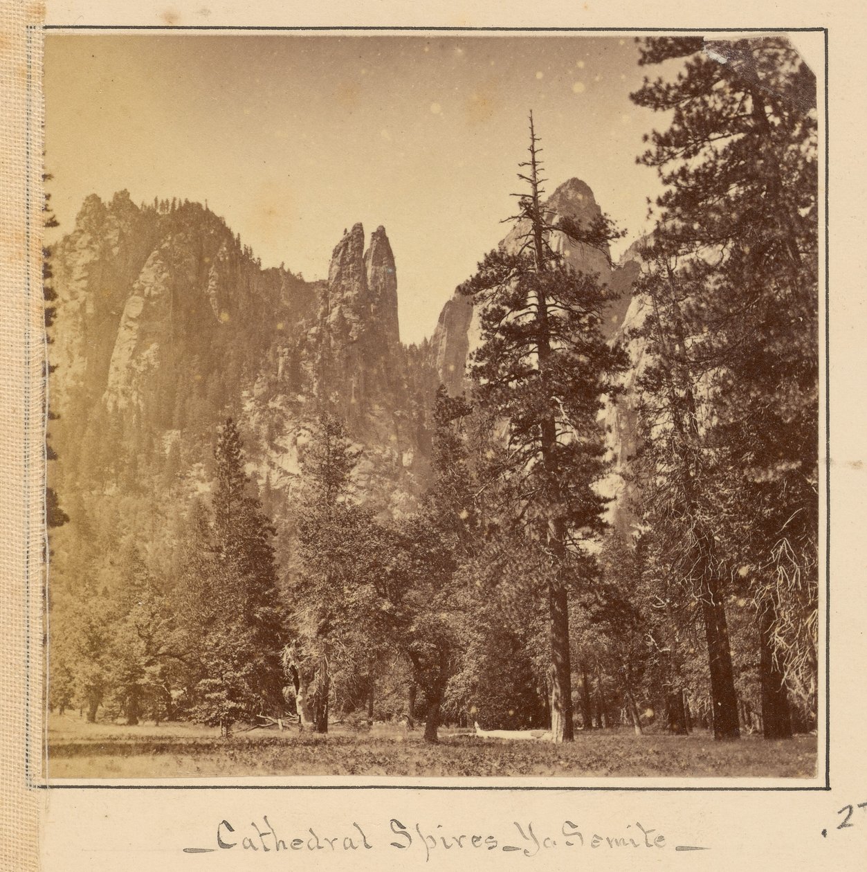 Wieże katedry, 2200 stóp autorstwa Carleton Watkins