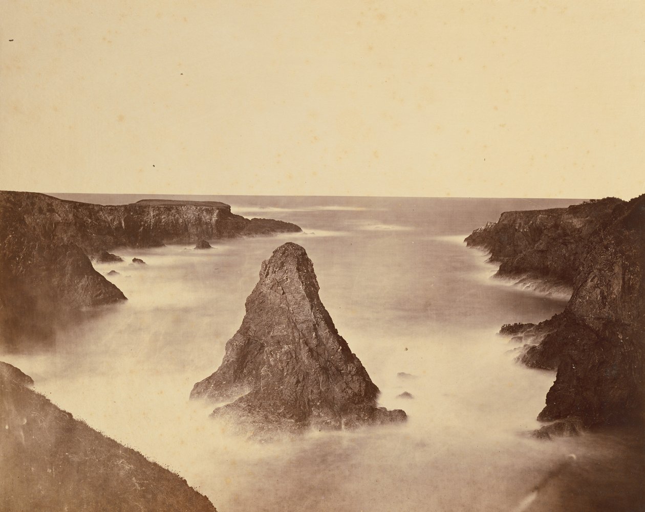 [Widok wybrzeża nr 1] / [Widok wybrzeża, Mendocino] autorstwa Carleton Watkins