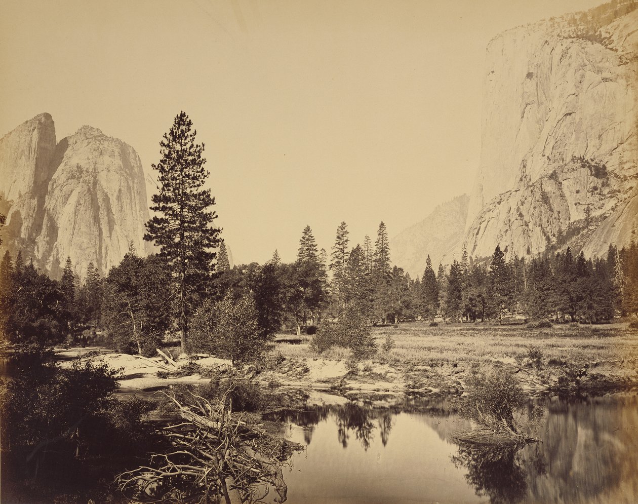 [W dół doliny] autorstwa Carleton Watkins