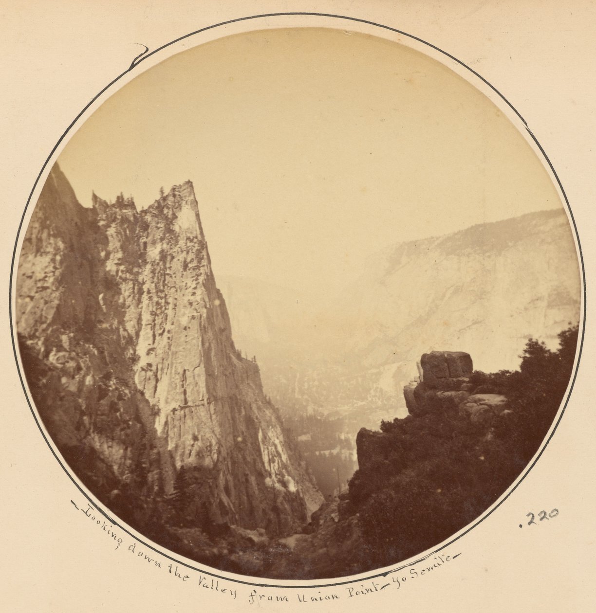 Widok w dół doliny z Union Point, Yosemite autorstwa Carleton Watkins