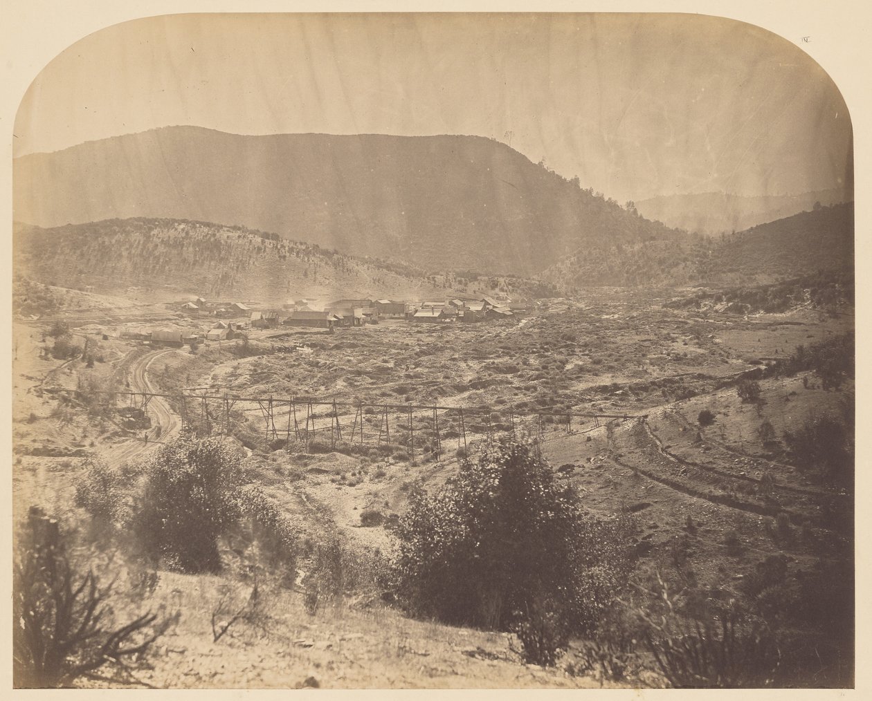 [Lower Agua Fria] autorstwa Carleton Watkins