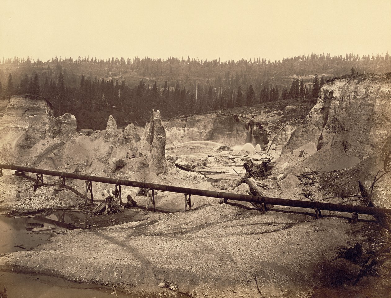 Malakoff Diggings, North Bloomfield, hrabstwo Nevada, Kalifornia autorstwa Carleton Watkins