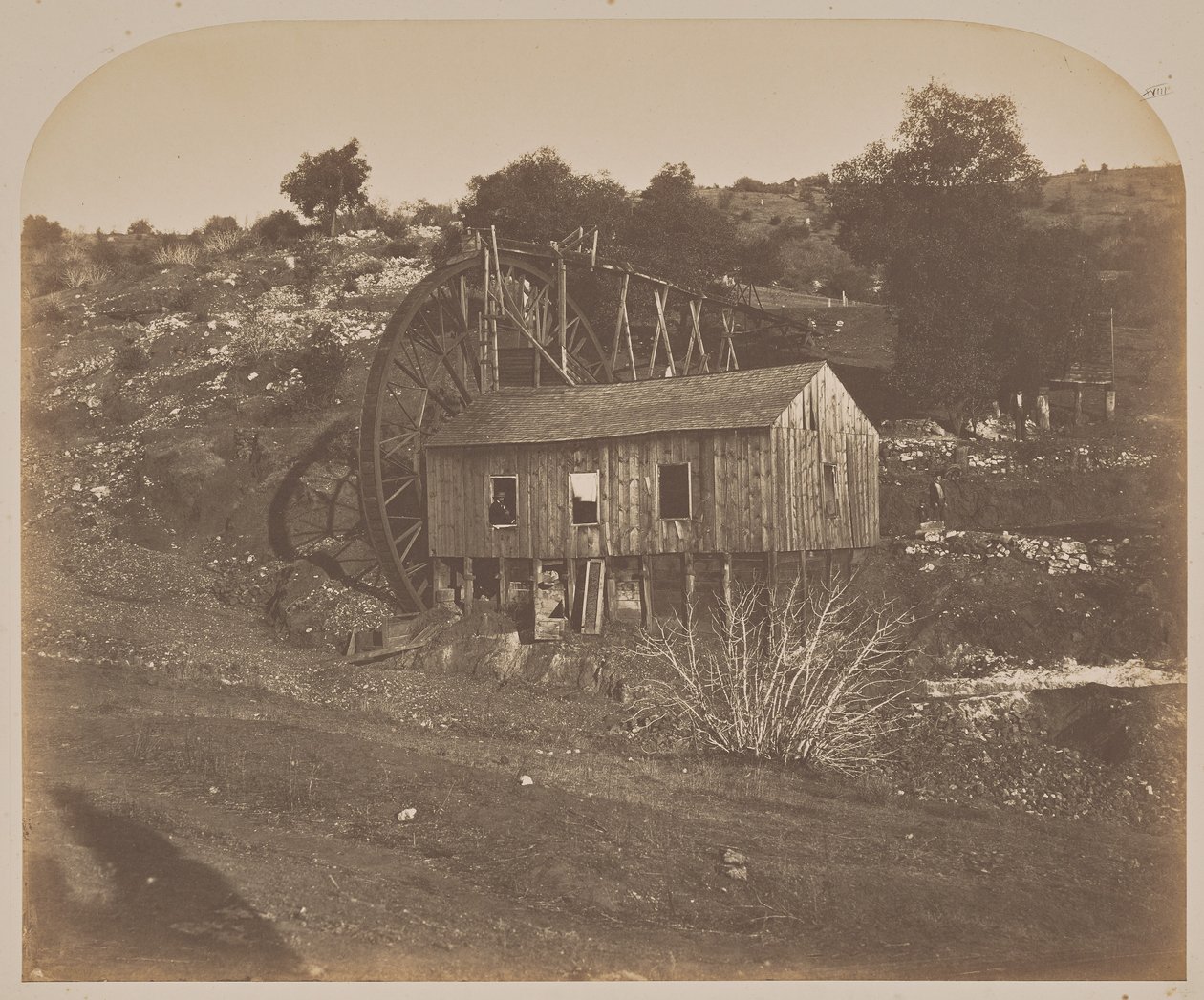 [Młyn nad potokiem Mariposa] autorstwa Carleton Watkins