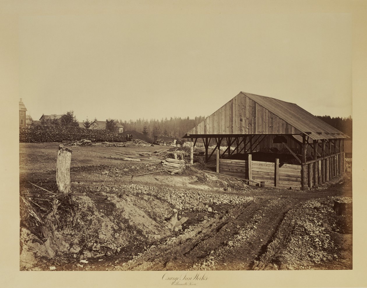 Oswego Iron Works, rzeka Willamette autorstwa Carleton Watkins