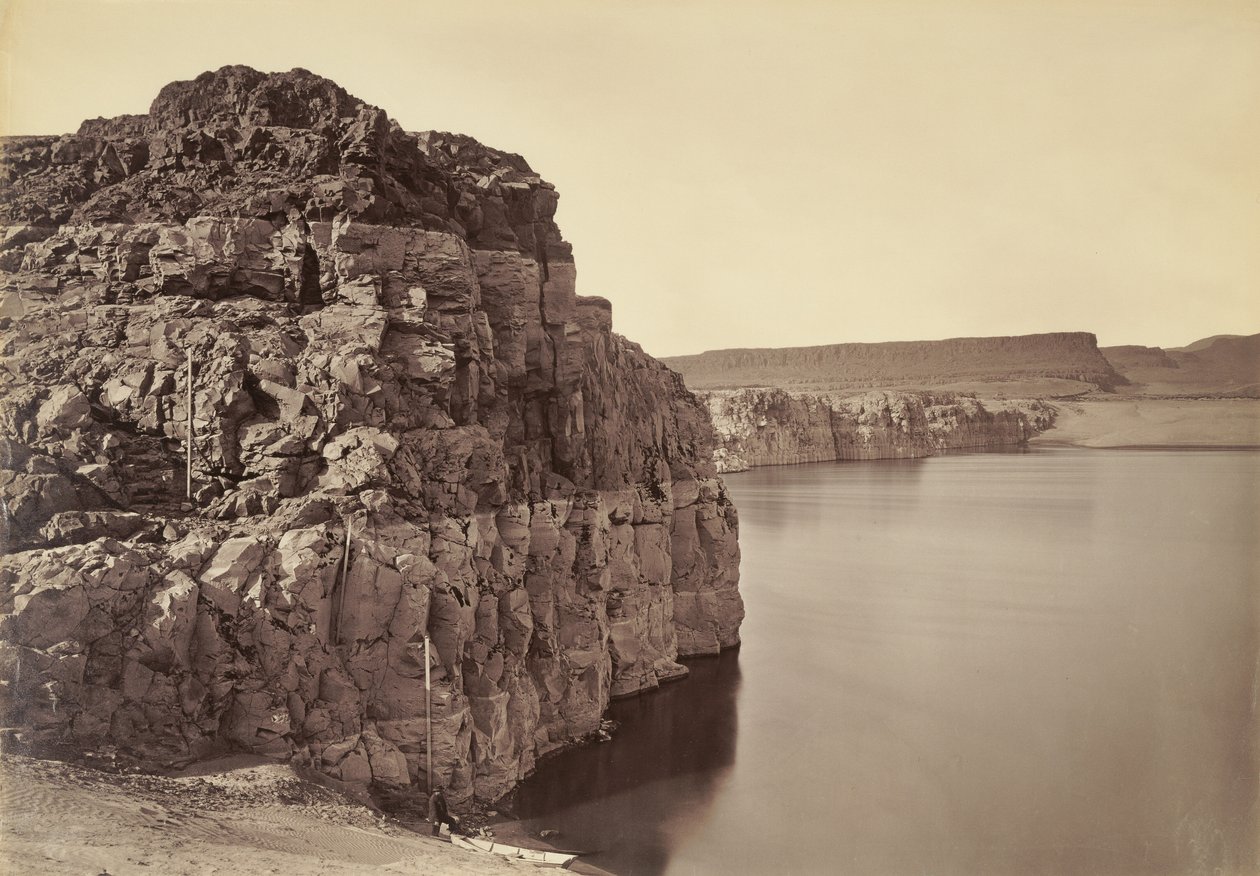 [The Dalles, skrajne stany wysokiej i niskiej wody, 92 stopy] / [Górna część Dalles, rzeka Columbia, Oregon] autorstwa Carleton Watkins
