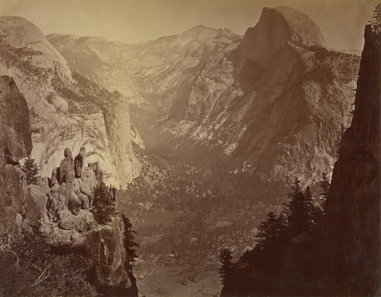 [Kopuły skalne widziane z Glacier Rock] autorstwa Carleton Watkins