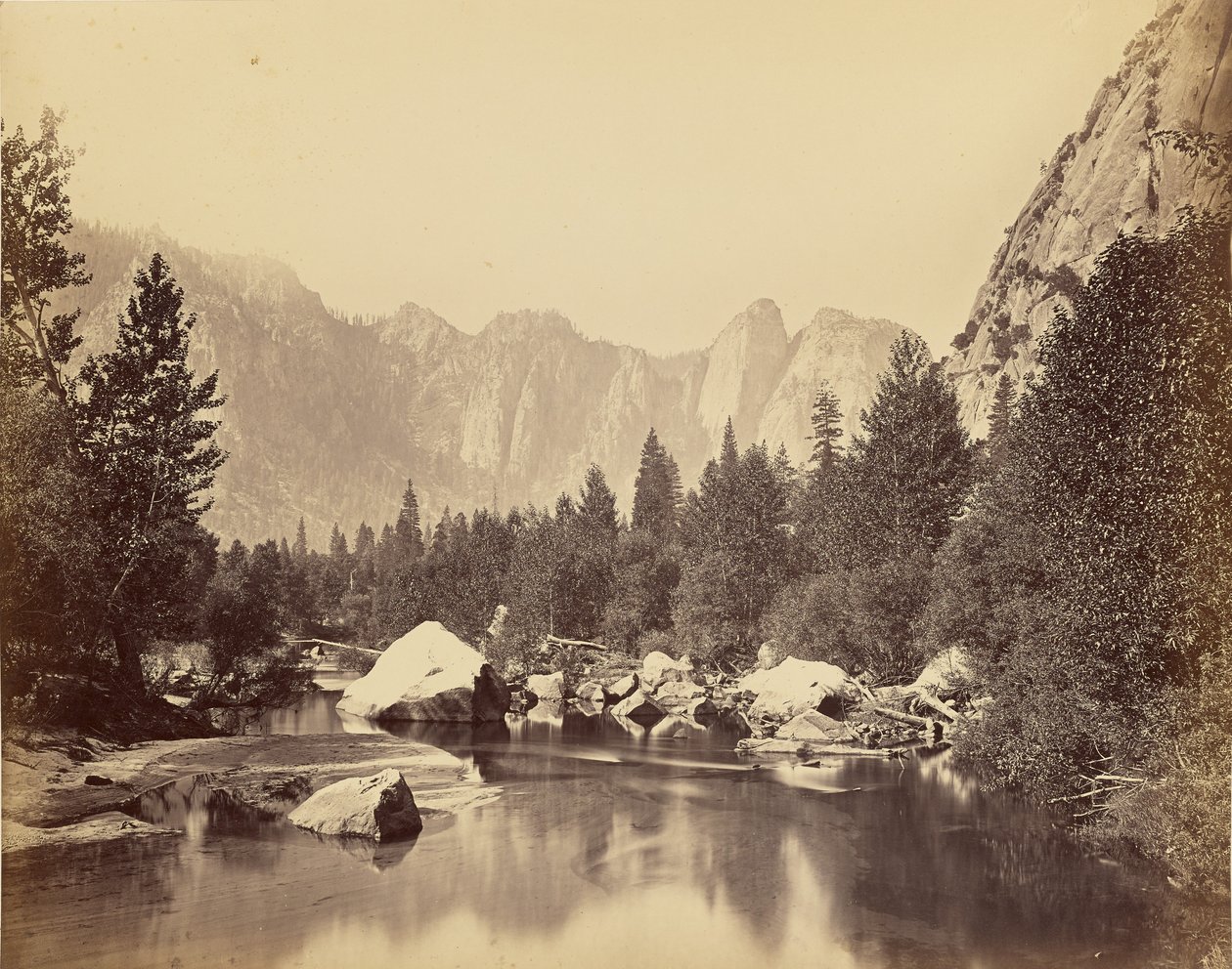 [Widok na Merced - Skały Katedralne w oddali] autorstwa Carleton Watkins