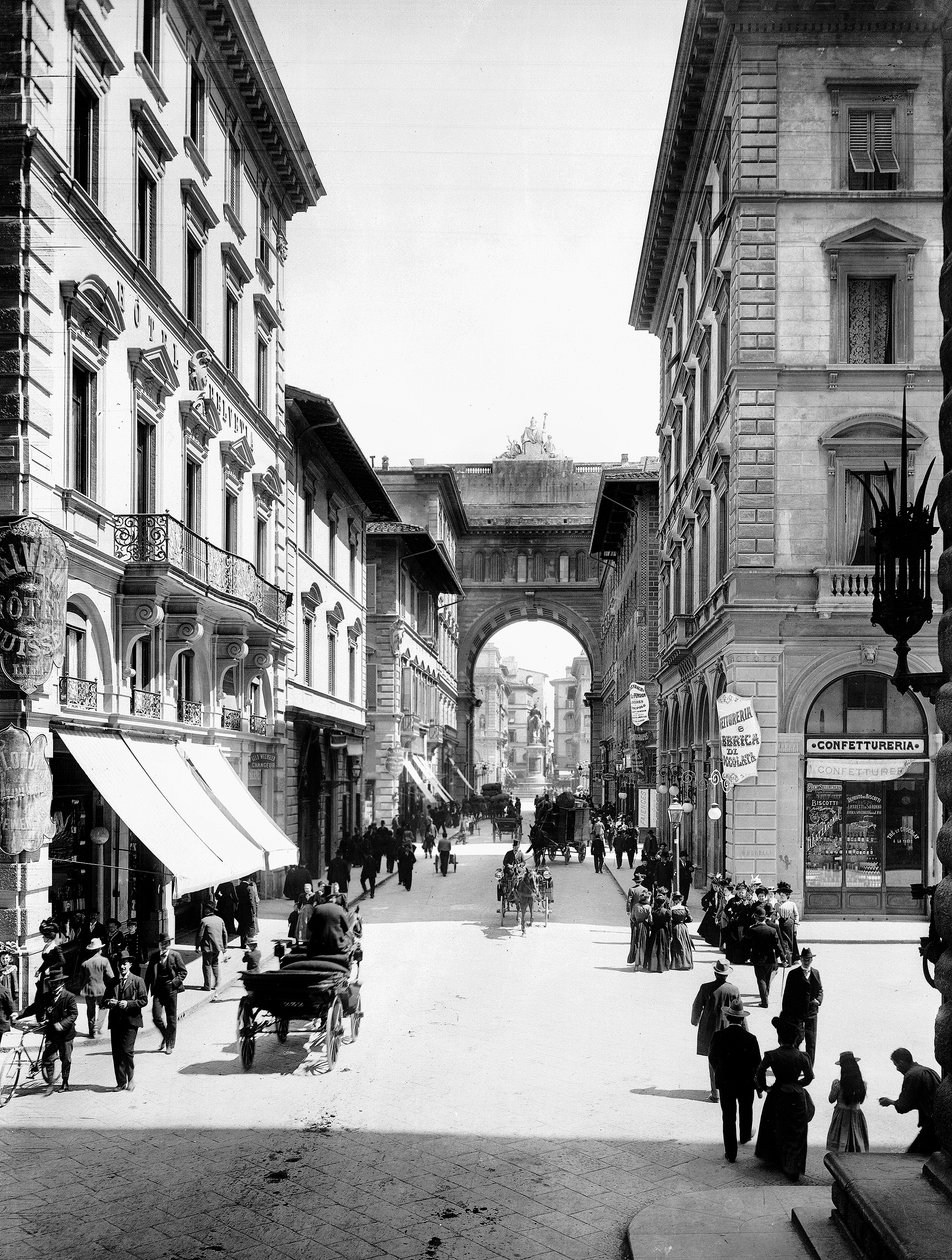 Via Strozzi, Florencja, ok. 1890 (zdjęcie czarno-białe) autorstwa Carlo Brogi