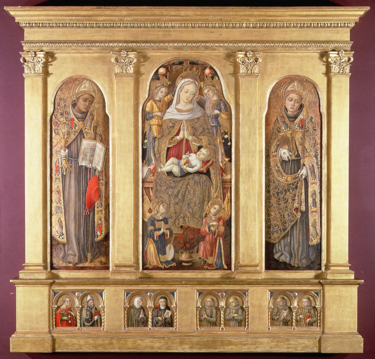 Dziewica z Dzieciątkiem ze świętymi Bonawenturą i Ludwikiem z Tuluzy, ok. 1489 (tempera ze złotymi i olejnymi glazurami na panelu) autorstwa Carlo Crivelli