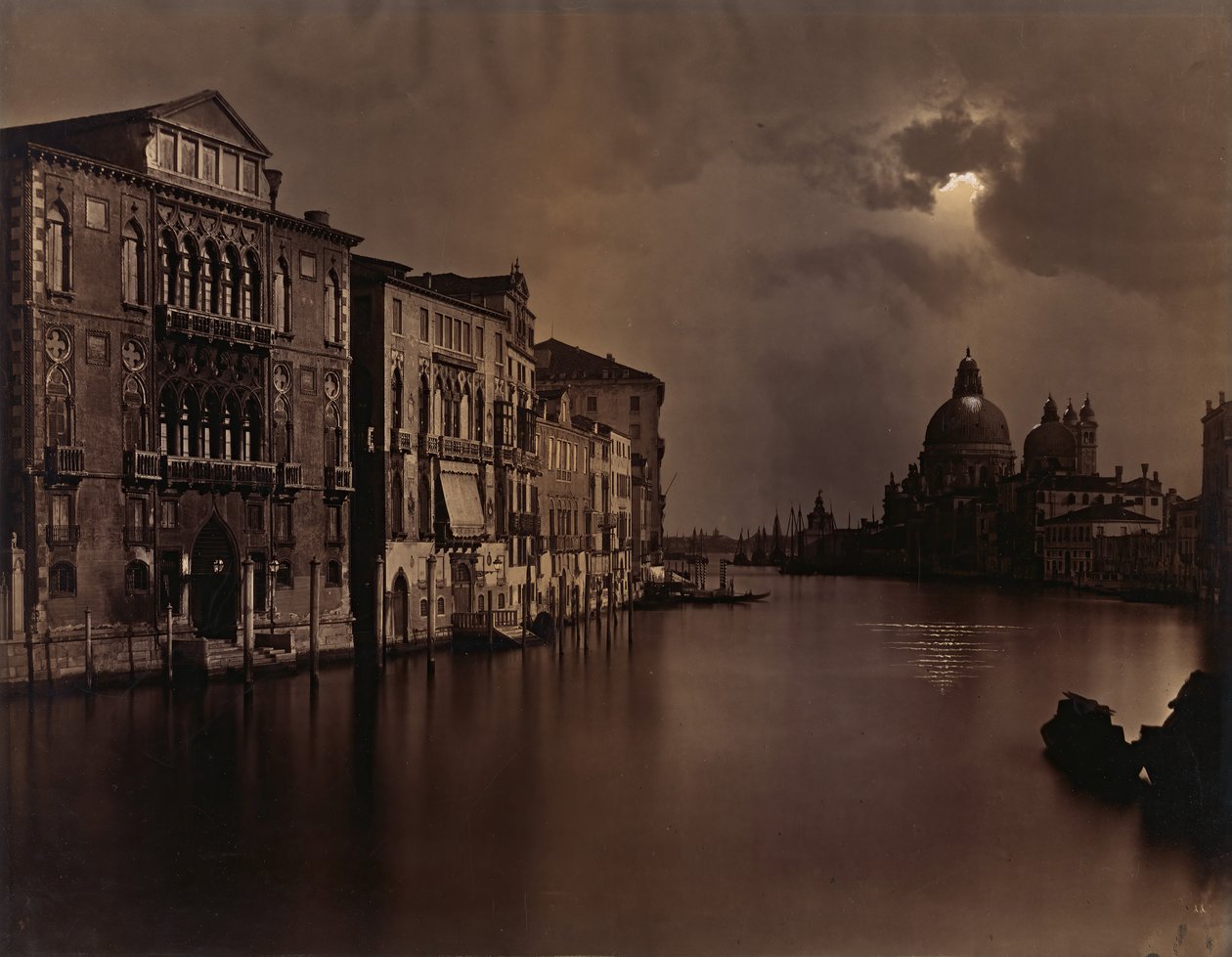 [Nocny widok na Canal Grande, Wenecja], ca. 1875. autorstwa Carlo Naya