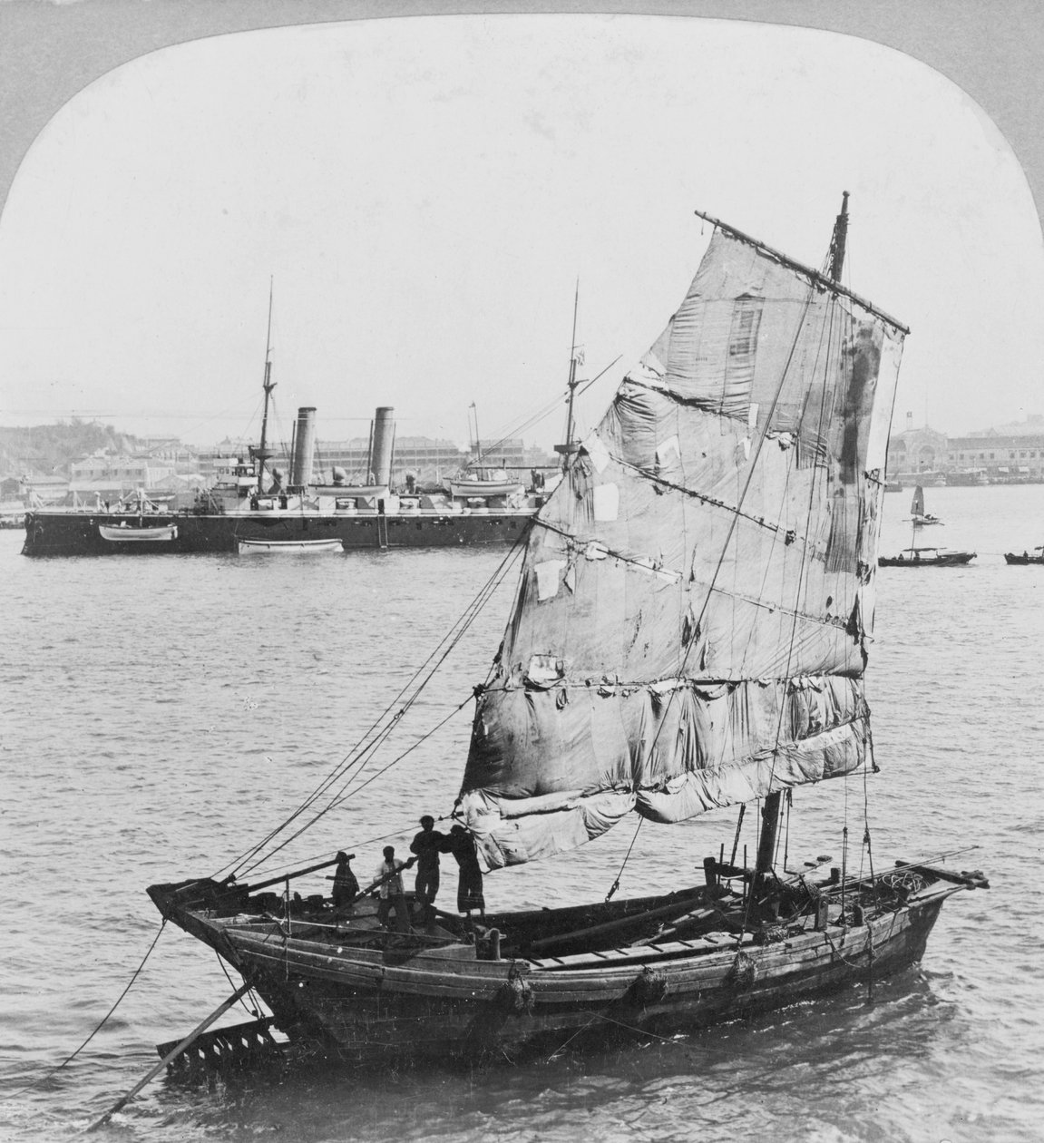 Chińskie śmieci i brytyjski pancernik w porcie w Hongkongu, 1902 autorstwa Carlton Harlow Graves