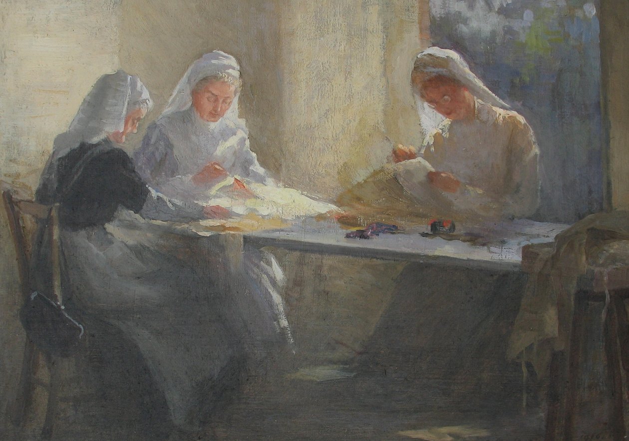 Magazyn zaopatrzenia szpitala Kensington War Hospital (Kensington Square), trzy pielęgniarki siedzące przy stole szyjące, ok. 1916 (olej na płótnie) autorstwa Catherine Ouless