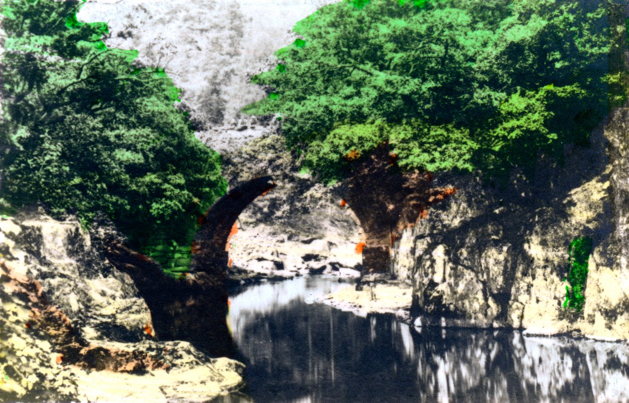 Most rzymski w Bettws-y-Coed, Gwynedd, 1926. autorstwa Cavenders Ltd