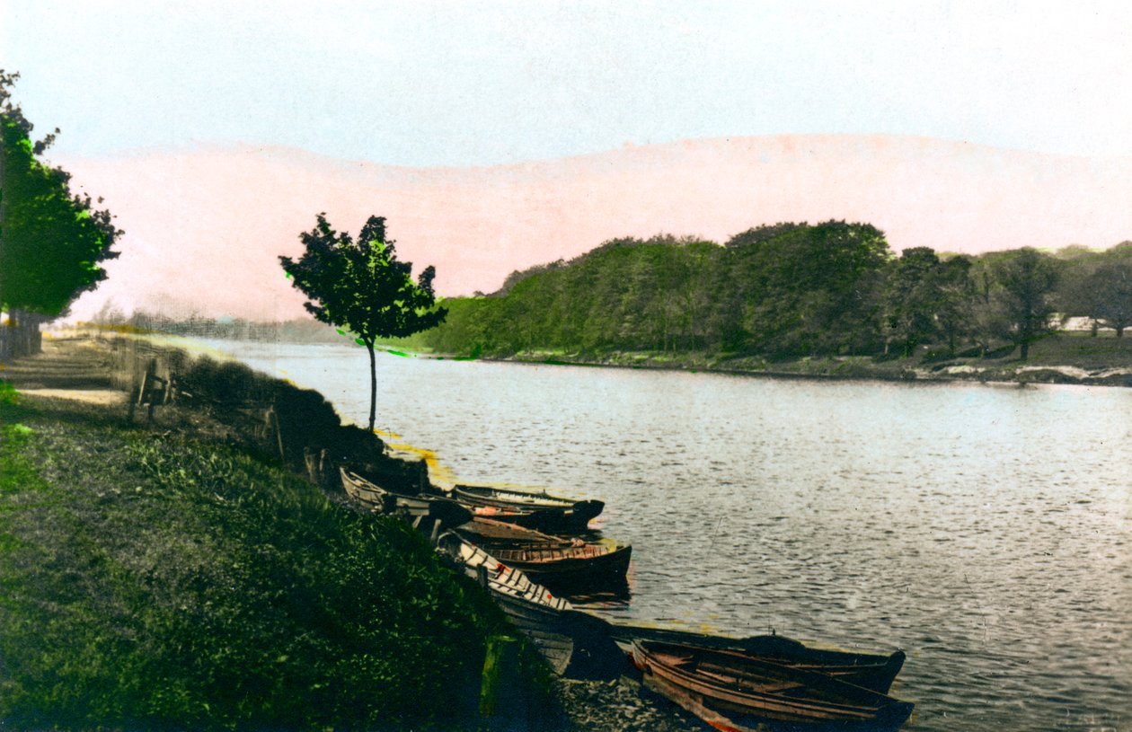 Rzeka Tyne w Hexham, Northumberland, 1926. autorstwa Cavenders Ltd