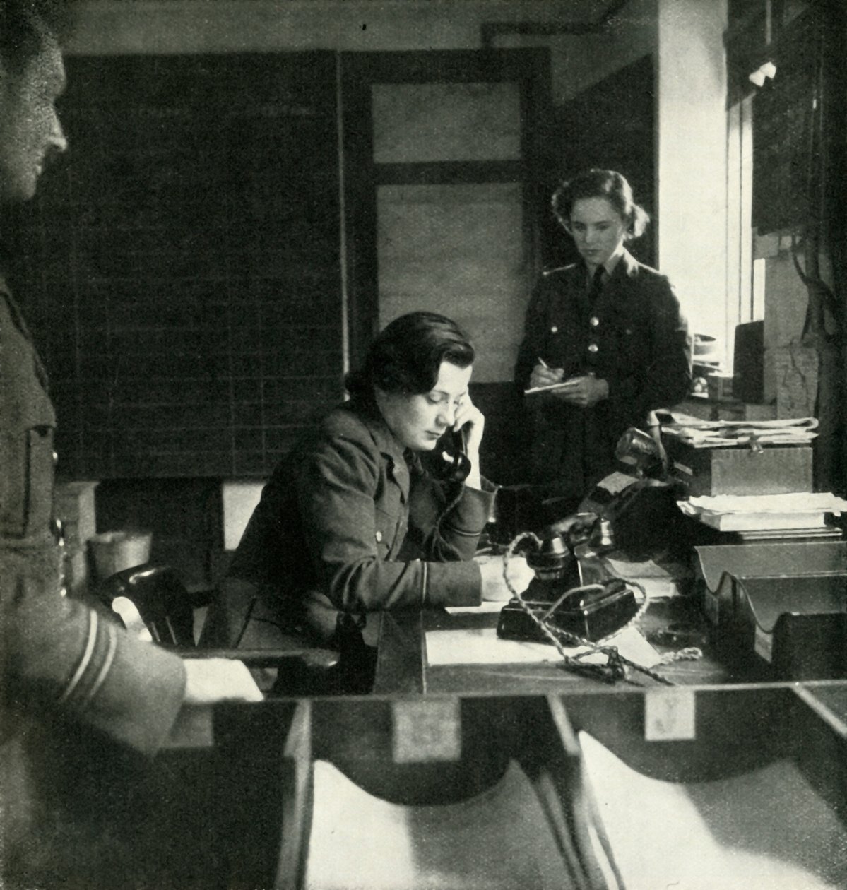 Pomieszczenie Wywiadu Stacji, ok. 1943. autorstwa Cecil Beaton