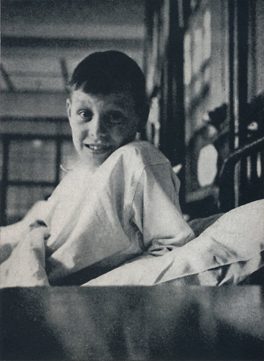 Małe dziecko, które lekko oddycha i czuje życie w każdej kończynie, co powinno wiedzieć autorstwa Cecil Beaton