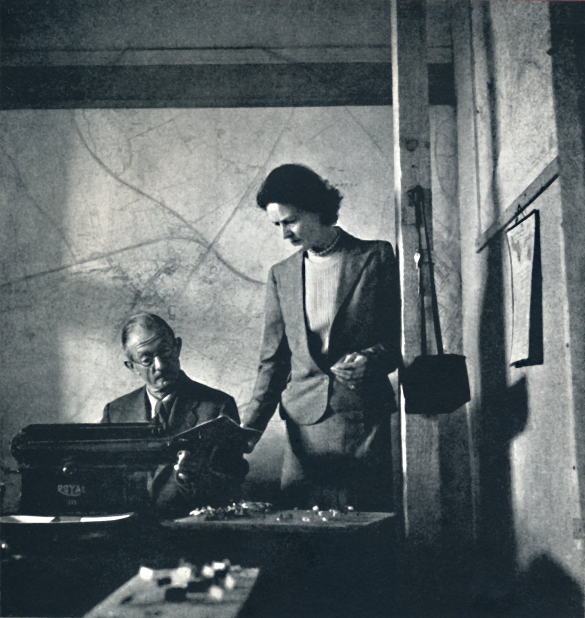 Akcja tutaj, 1941 autorstwa Cecil Beaton