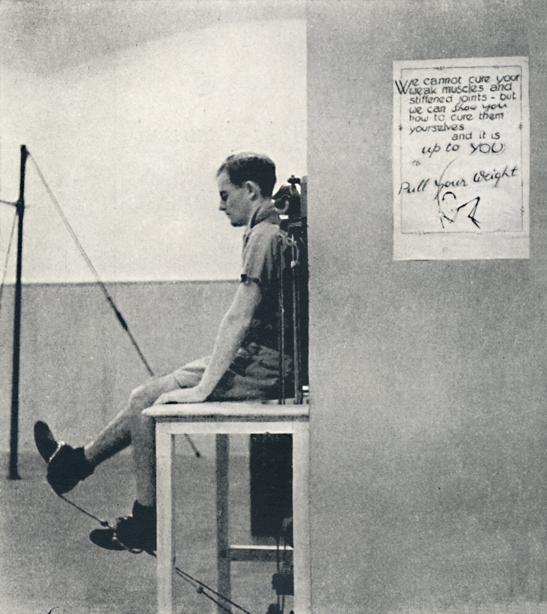 Szpital rekonwalescencji – podnoszenie jego wagi, 1941 autorstwa Cecil Beaton