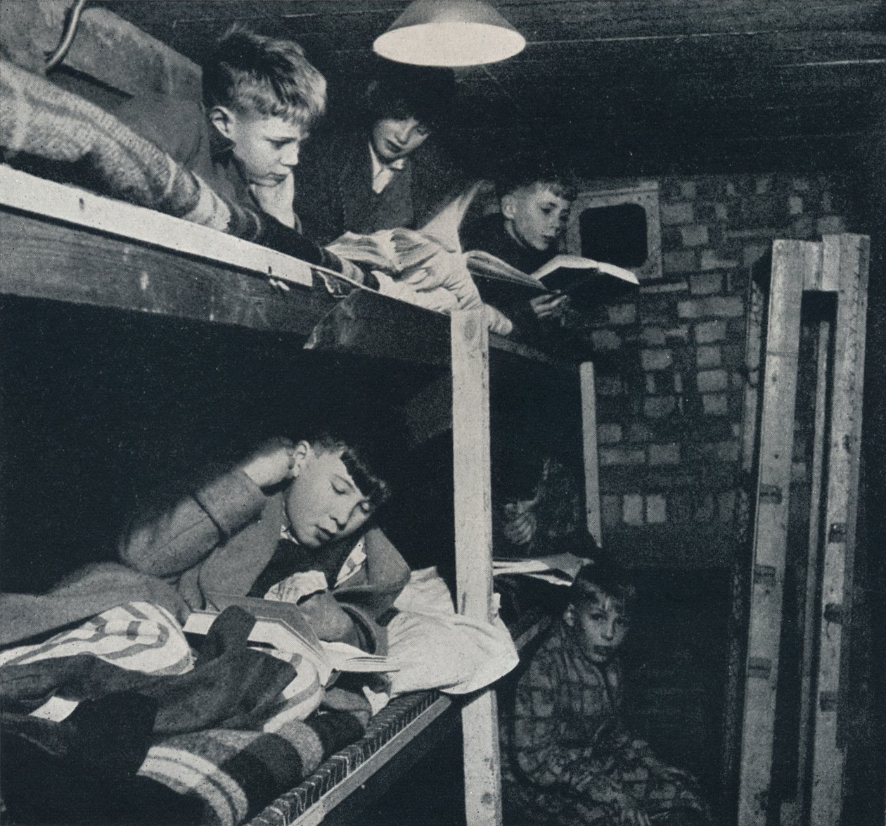 Internat dla uczniów, 1941 autorstwa Cecil Beaton