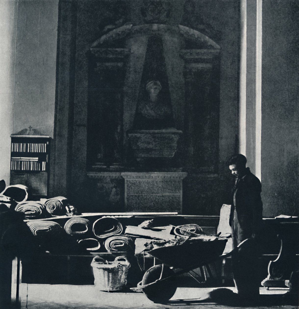 St. Mary-le-Bow po pierwszym blitzu. Obecnie jest zniszczony, 1941 autorstwa Cecil Beaton