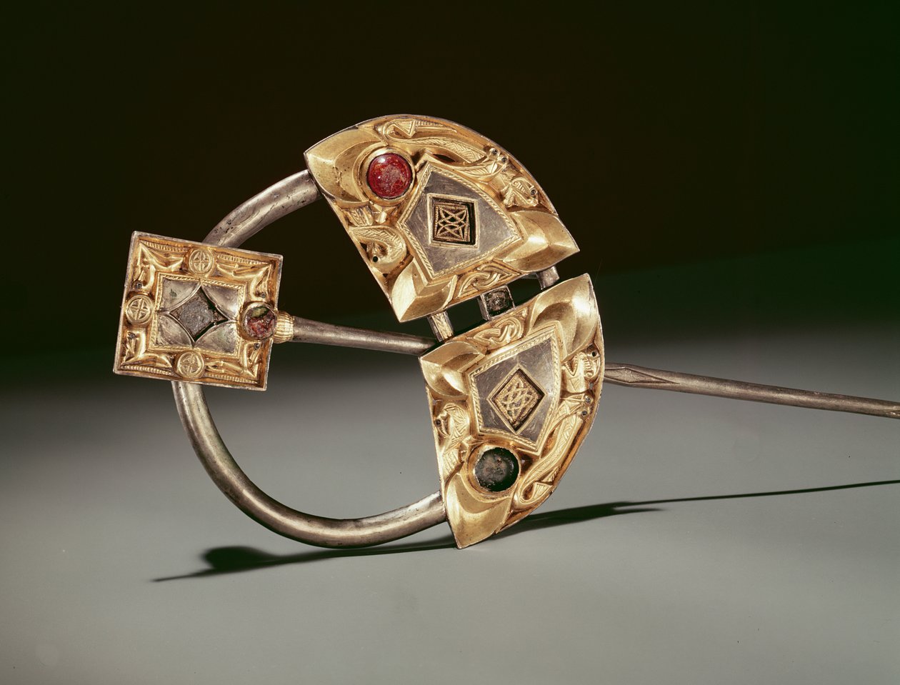 Broszka w kształcie rombu, Ardagh Hoard, Reerasta, County Limerick, epoka wikingów (srebro pozłacane) autorstwa Celtic