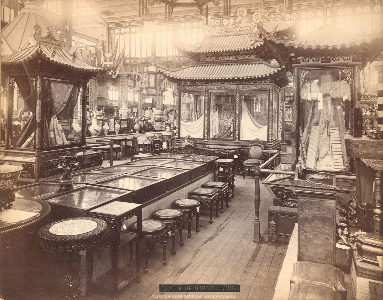 Część chińska – Gmach Główny, Wystawa Stulecia w Filadelfii autorstwa Centennial Photographic Co.