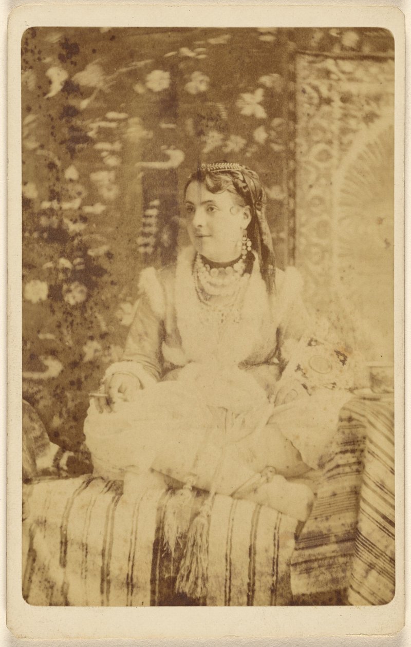 Circassian beauty. autorstwa Centennial Photographic Co.