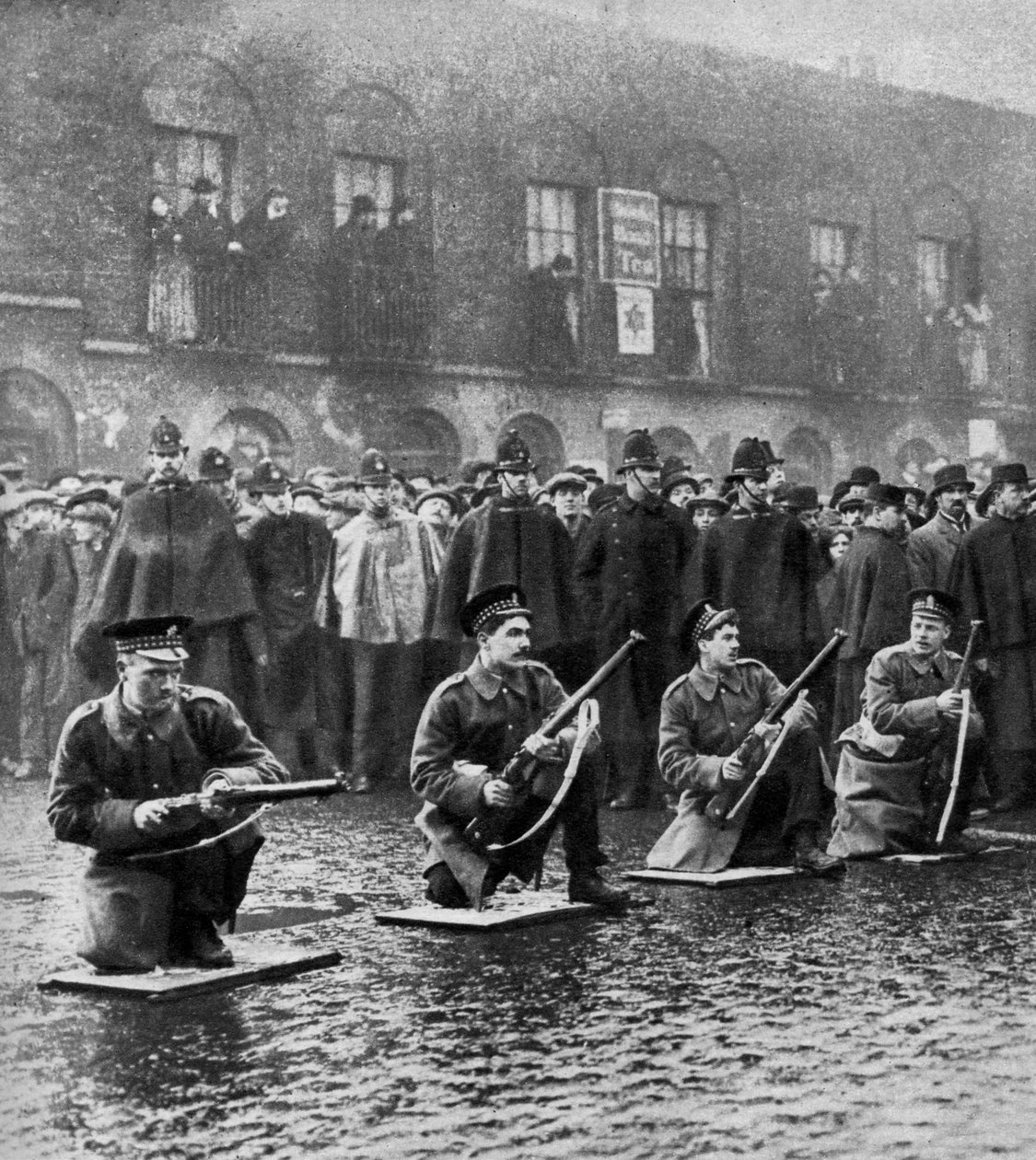 Standoff na Sidney Street, Stepney, Londyn, 3 stycznia 1911 1937. autorstwa Central Press