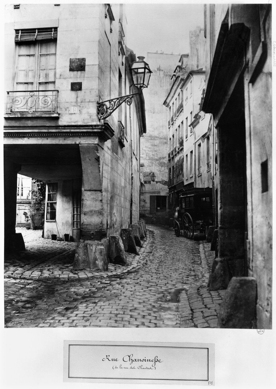 Rue Chanoinesse, od rue des Chantres, Paryż, 1858-78 autorstwa Charles Marville