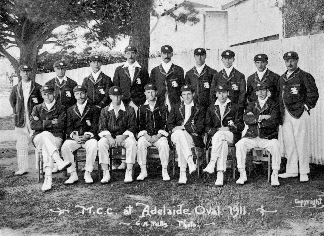 Australijska angielska drużyna krykieta z lat 1911-1912. autorstwa Charles Alfred Petts