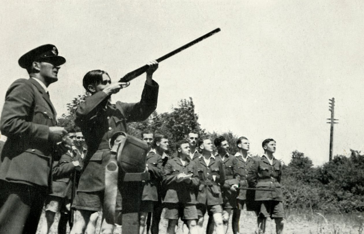Personel RAF uczący się strzelania z broni palnej podczas II wojny światowej, 1941 r. autorstwa Charles Brown