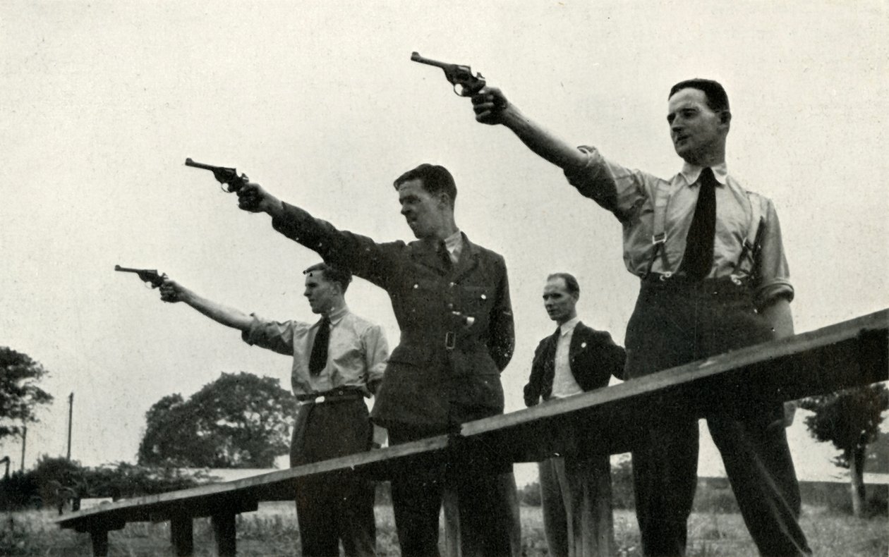 Praktyka rewolwerowa w Szkole Lotnictwa Podstawowego, 1941 r. autorstwa Charles Brown