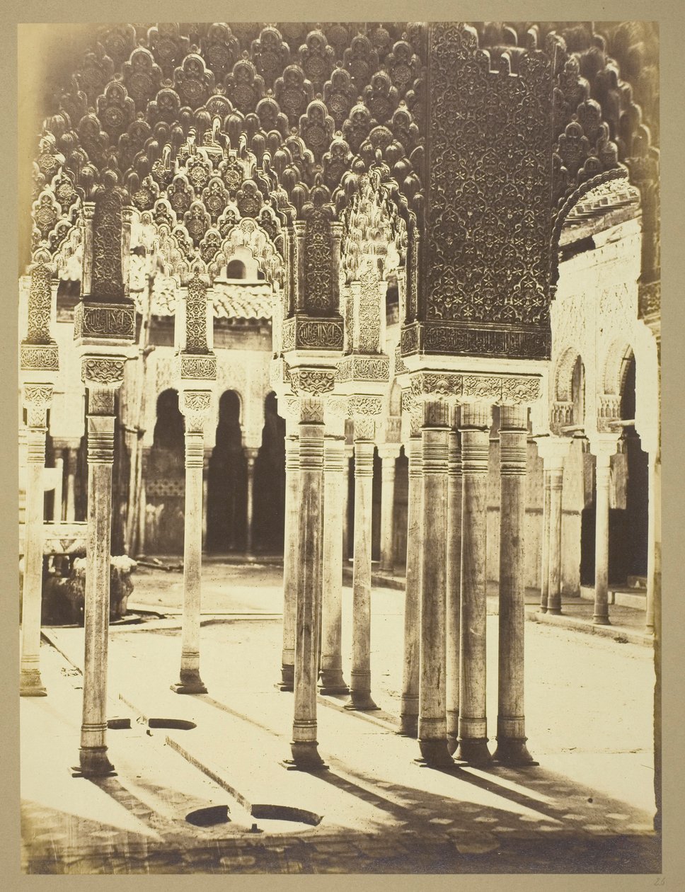 Wejście Court of the Lions, Alhambra autorstwa Charles Clifford