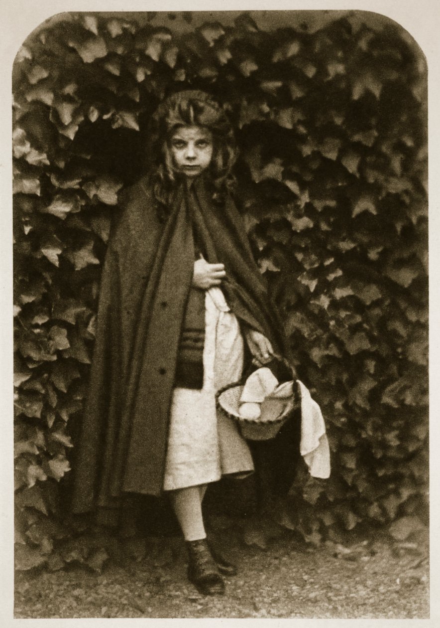 Agnes Grace Weld jako "Czerwony Kapturek", 18 sierpnia 1857 r. (zdjęcie w sepii) autorstwa Charles Lutwidge Dodgson