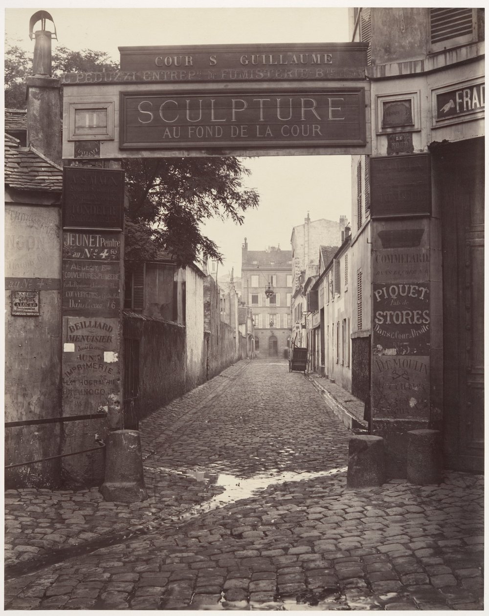 Dziedziniec Saint-Guillaume autorstwa Charles Marville