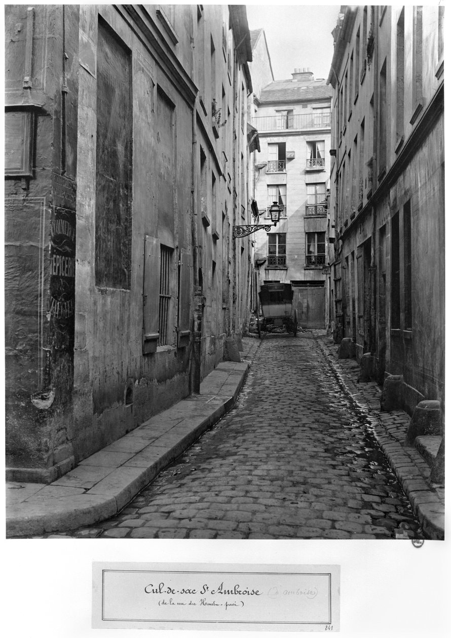 Cul-de-sac Saint-Ambroise, od rue du Haut-Pave, Paryż, 1858-78 autorstwa Charles Marville