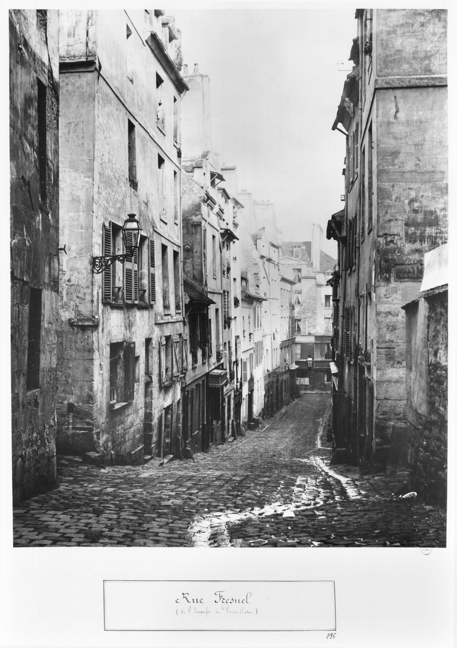 Rue Fresnel, ze ślepego zaułka Wersalu, Paryż, 1858-78 autorstwa Charles Marville