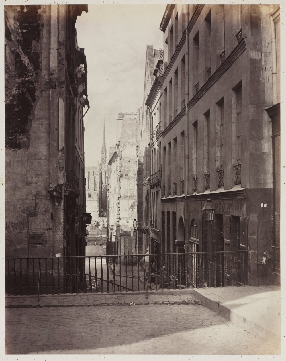 Rue Jean-de-Beauvais. Widok z Rue des Écoles w kierunku Boulevard Saint-Germain, w trakcie budowy autorstwa Charles Marville