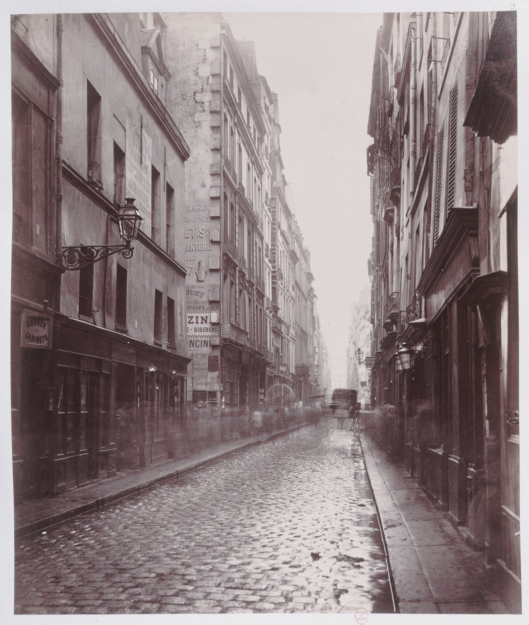 Rue de Gravilliers, od rue du Temple, Paryż, 1858-78 autorstwa Charles Marville