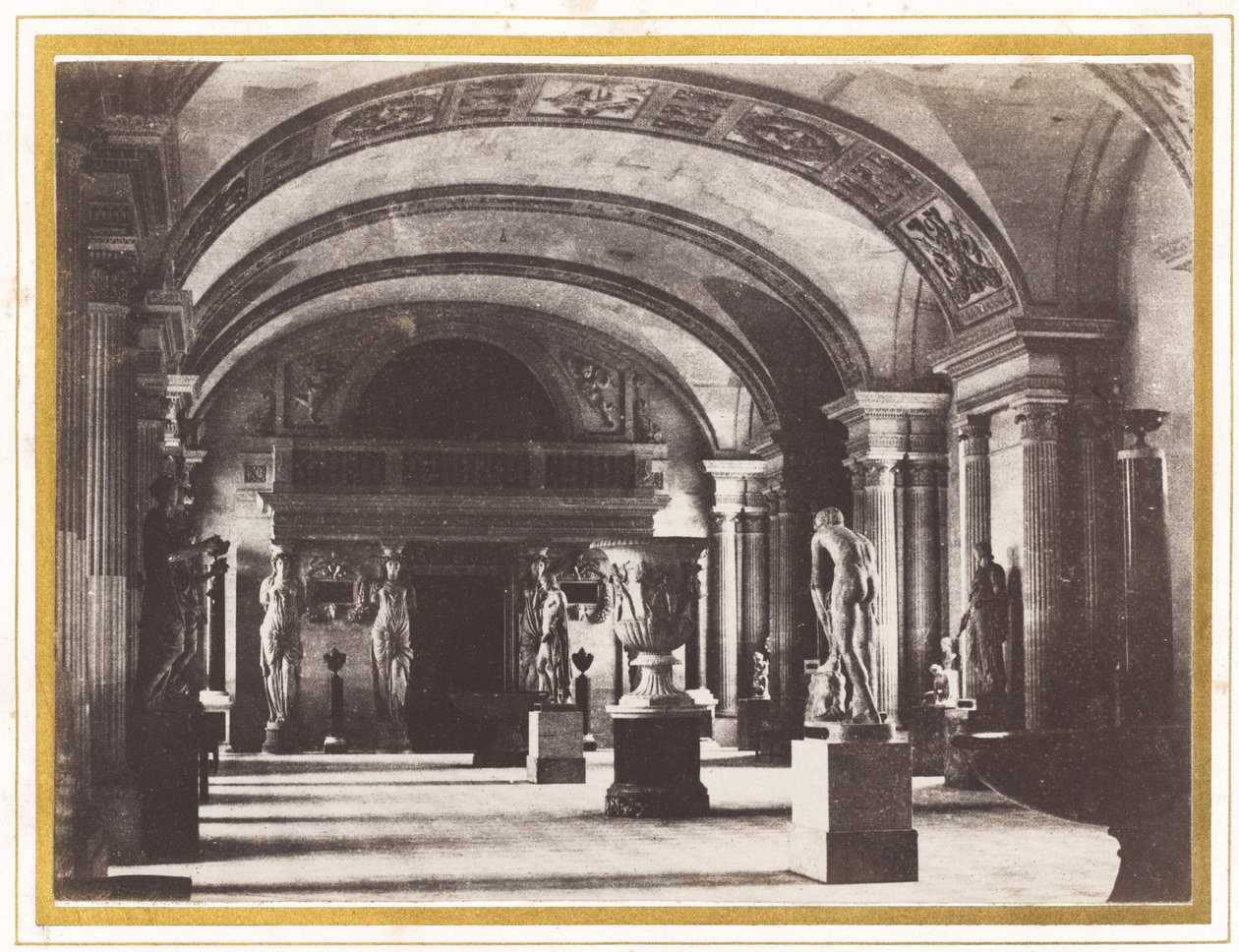 Sala Kariatyd, w Luwrze, ok. 1900 1851. autorstwa Charles Marville